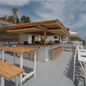 4* Hotel White